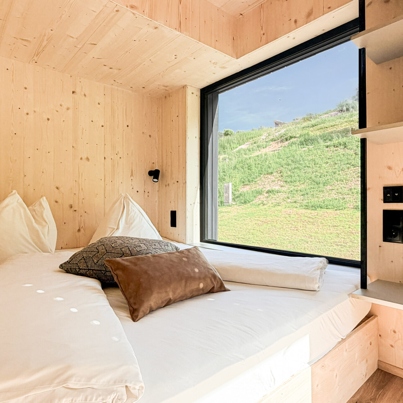 tinyhouse-innenraum-doppelbett