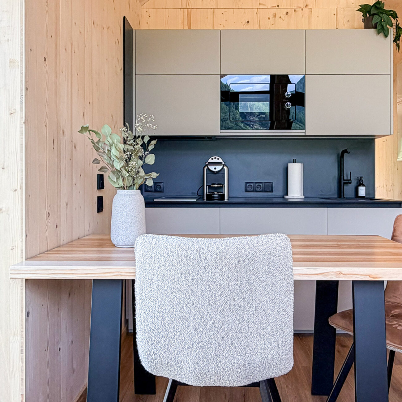 tinyhouse-innenraum-kuechenzeile